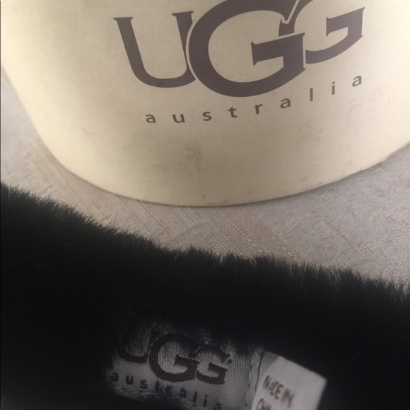 UGG Classic Earmuff - Picture 3 of 7
